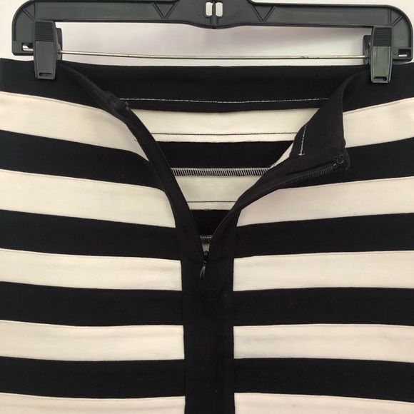 EXPRESS Bodycon Black & White Striped Mini Skirt - Picture 4 of 6